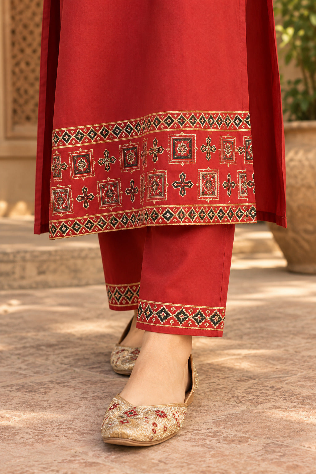 LA QAYARA Ruby Red Printed Dupatta Straight Kurta Pant Set