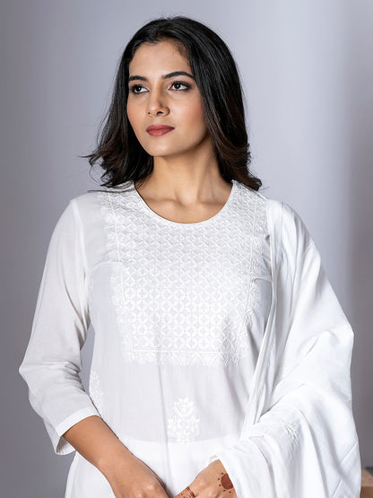 Elegant White Embroidered Kurta Set with Dupatta for Women