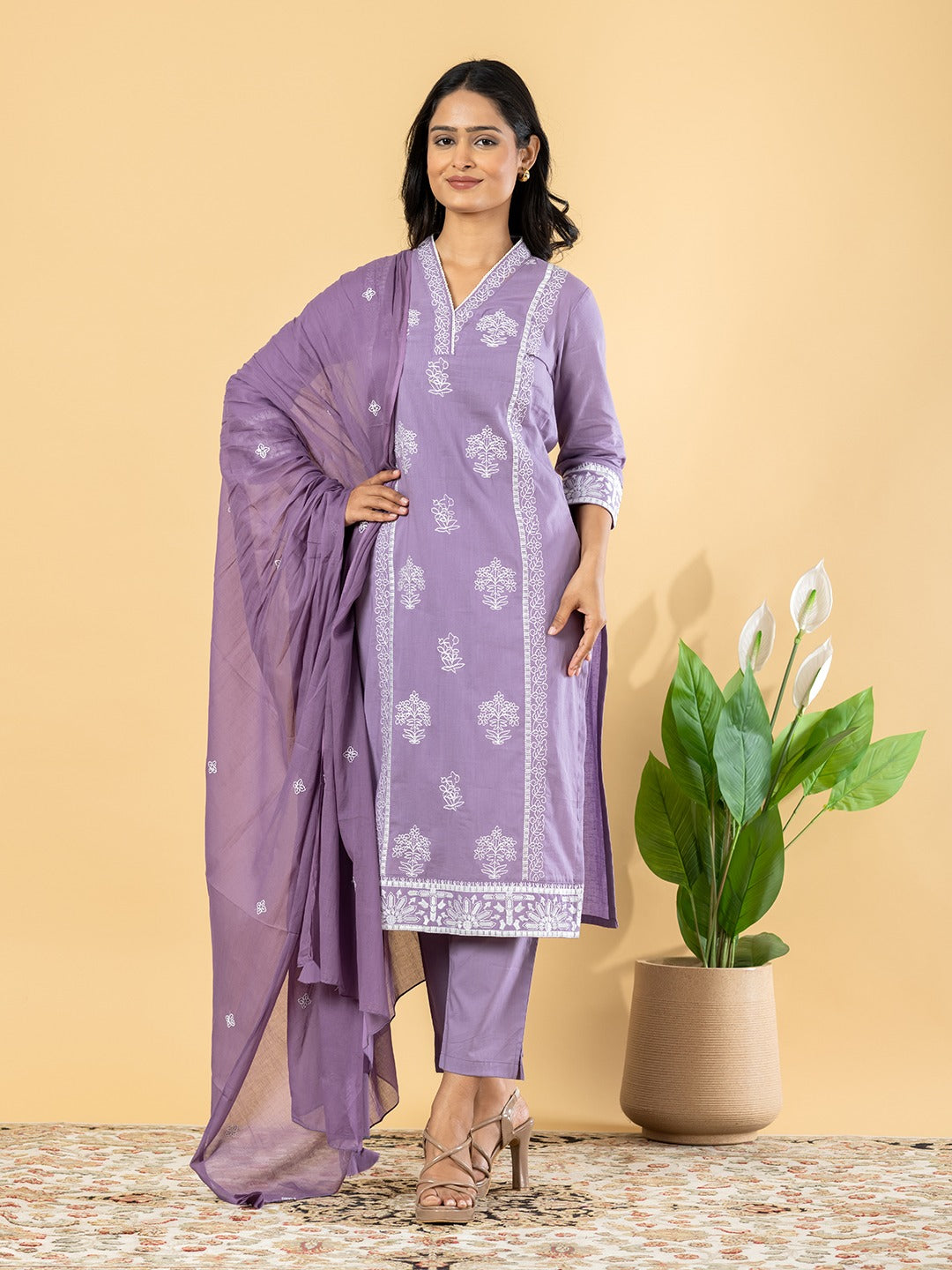 Elegant Lavender Embroidered Kurta Set with Sheer Dupatta – Women’s Ethnic Wear