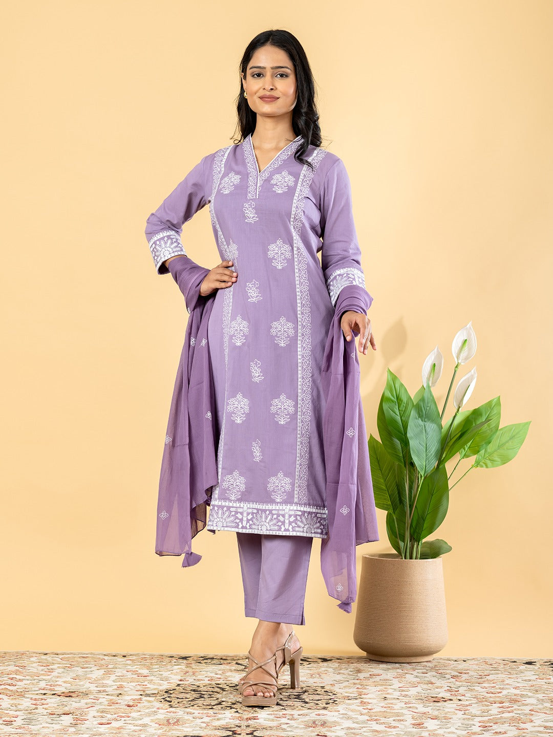Elegant Lavender Embroidered Kurta Set with Sheer Dupatta – Women’s Ethnic Wear