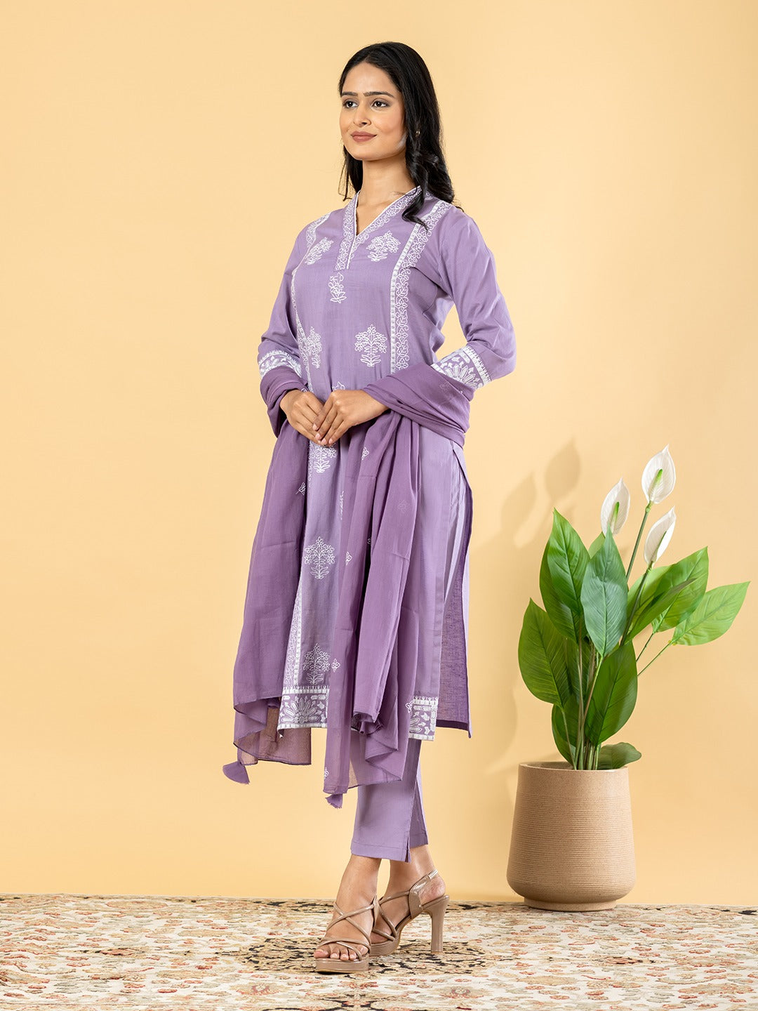 Elegant Lavender Embroidered Kurta Set with Sheer Dupatta – Women’s Ethnic Wear