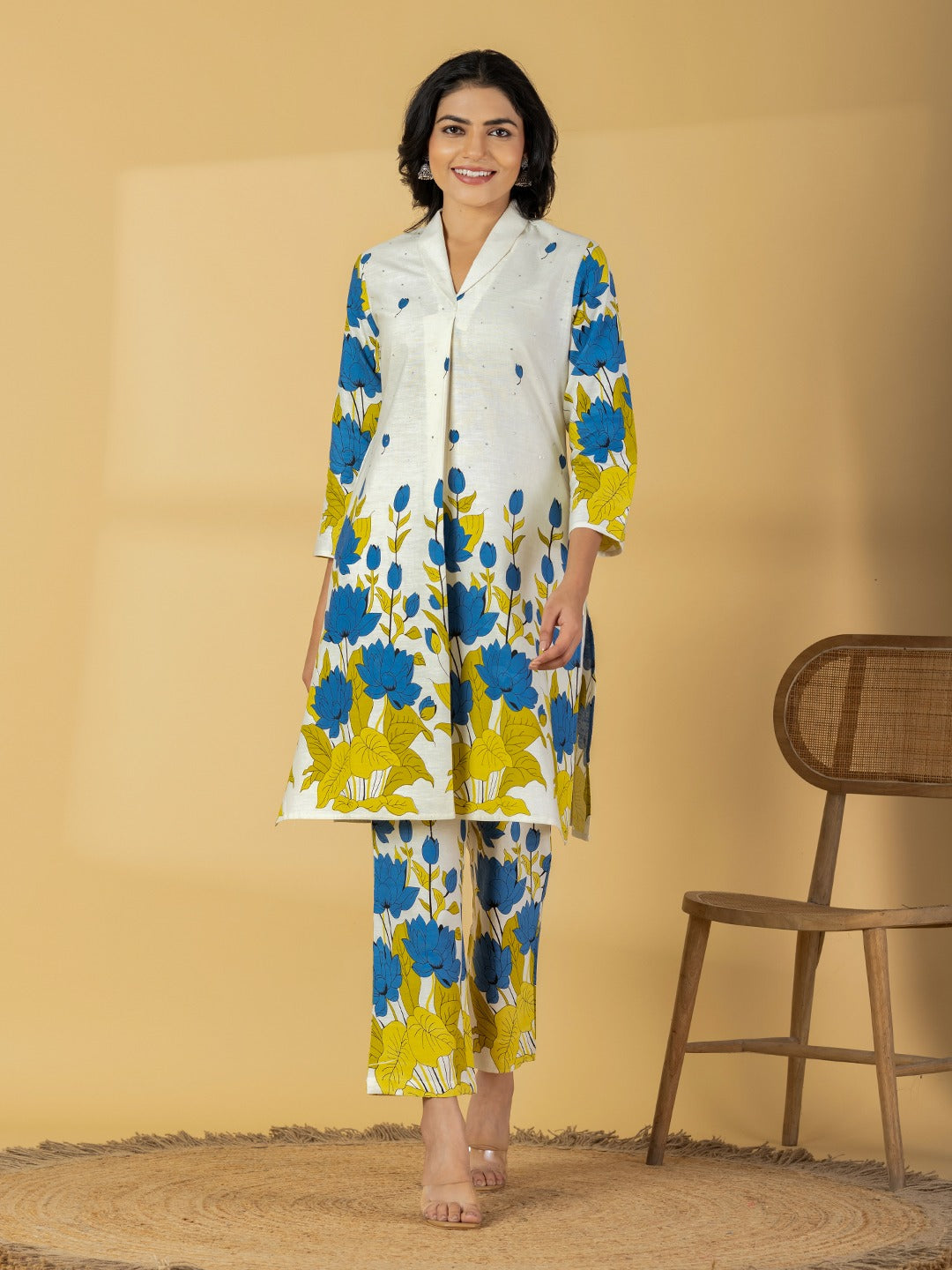 Women’s White Floral Printed Kurta Set with Pants