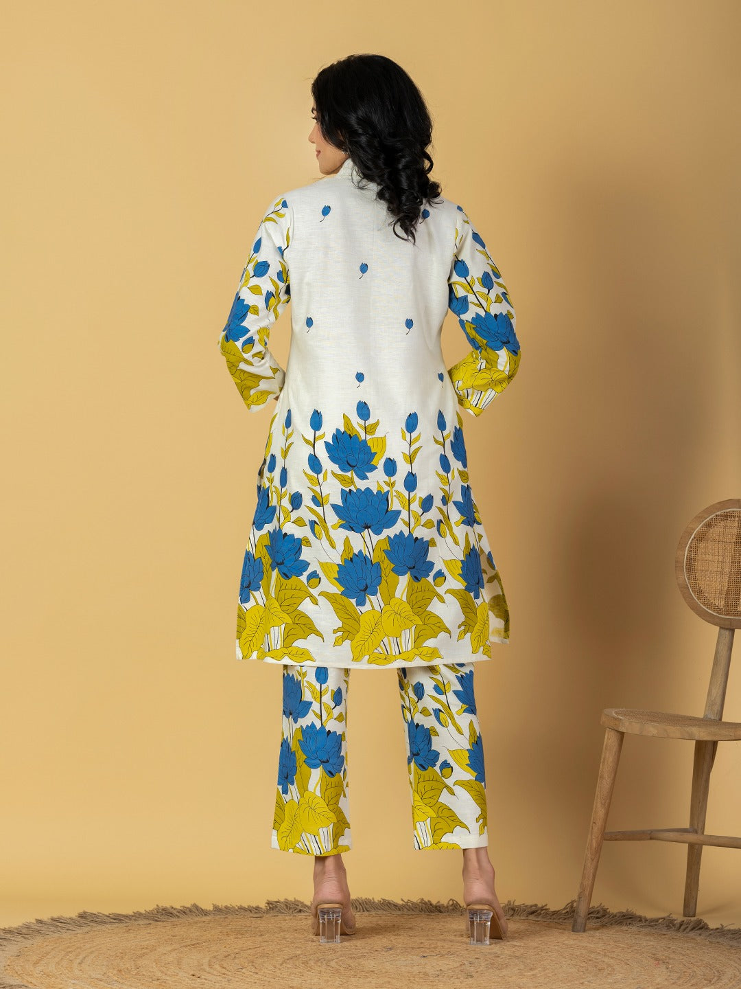 Women’s White Floral Printed Kurta Set with Pants