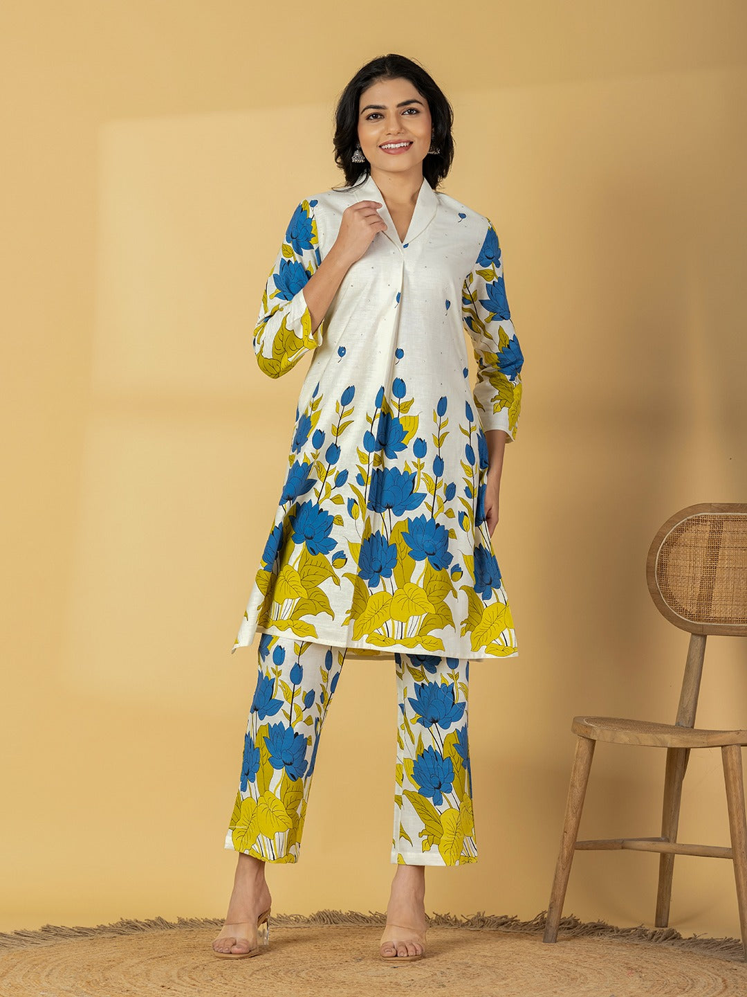 Women’s White Floral Printed Kurta Set with Pants