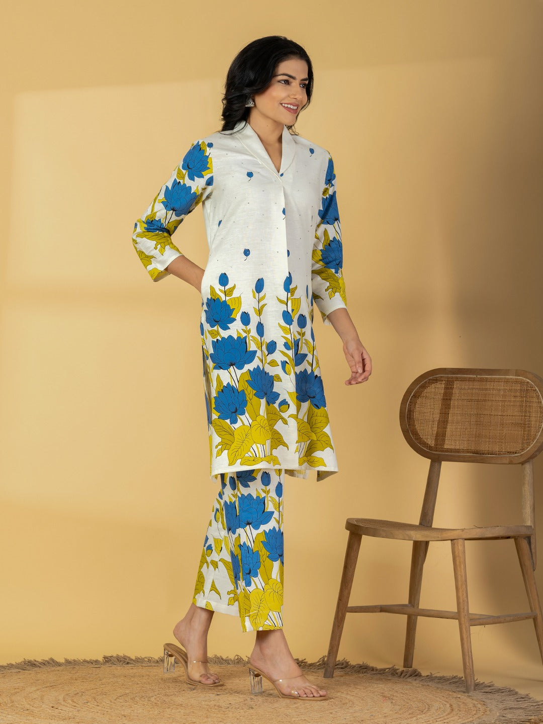 Women’s White Floral Printed Kurta Set with Pants