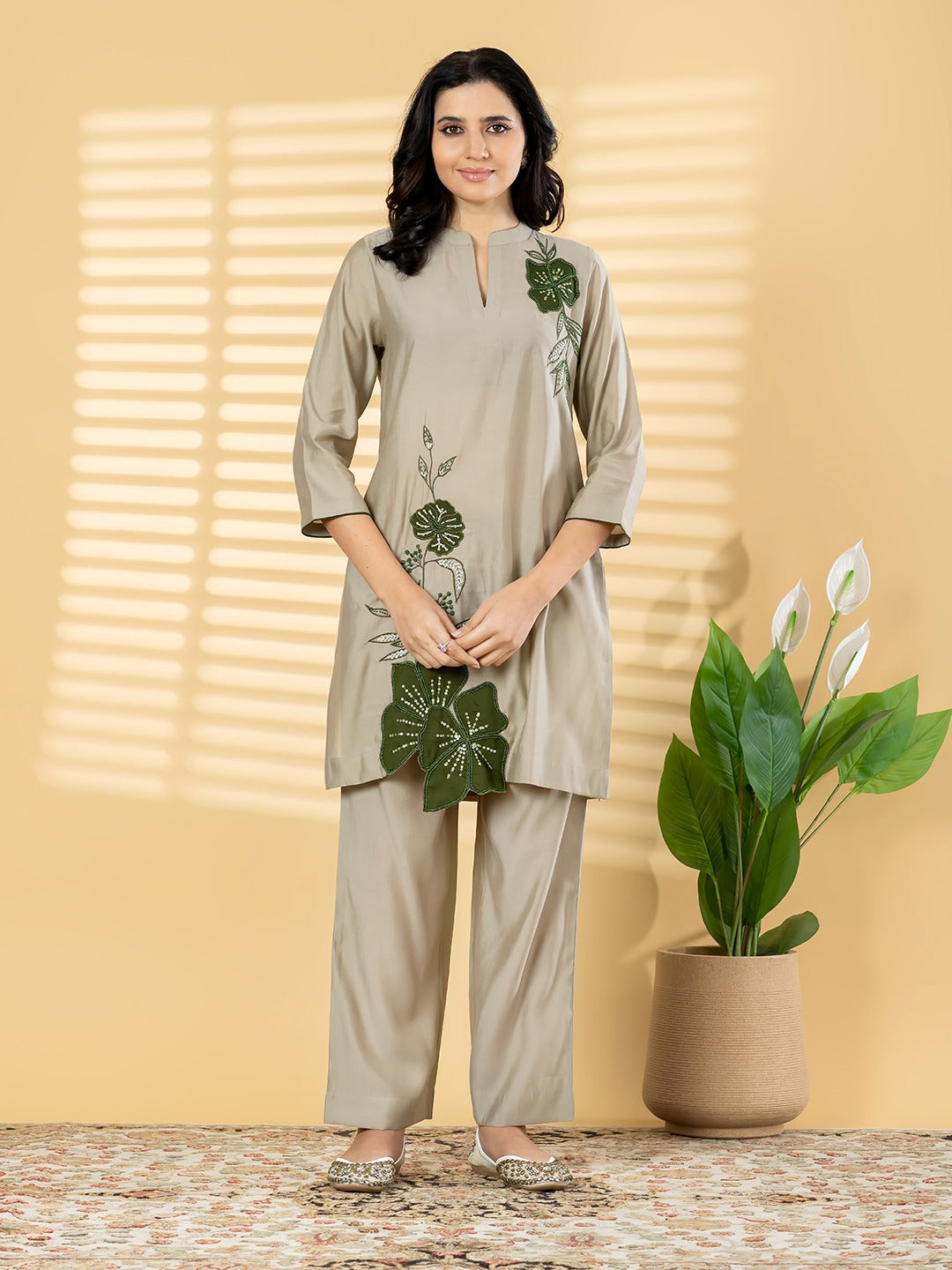 Beige Embroidered Kurta Set with Floral Appliqué & Straight Pants