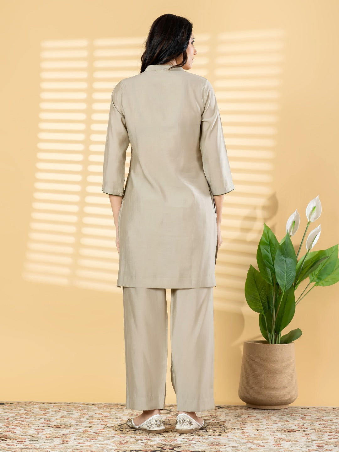 Beige Embroidered Kurta Set with Floral Appliqué & Straight Pants
